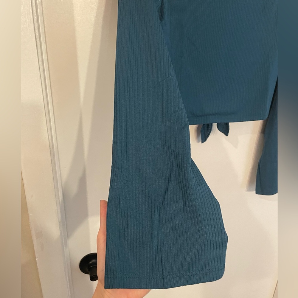 NWT Band Of The Free Avril Teal Mock Neck Crop Top Long Sleeve Open Back Small - Picture 5 of 8
